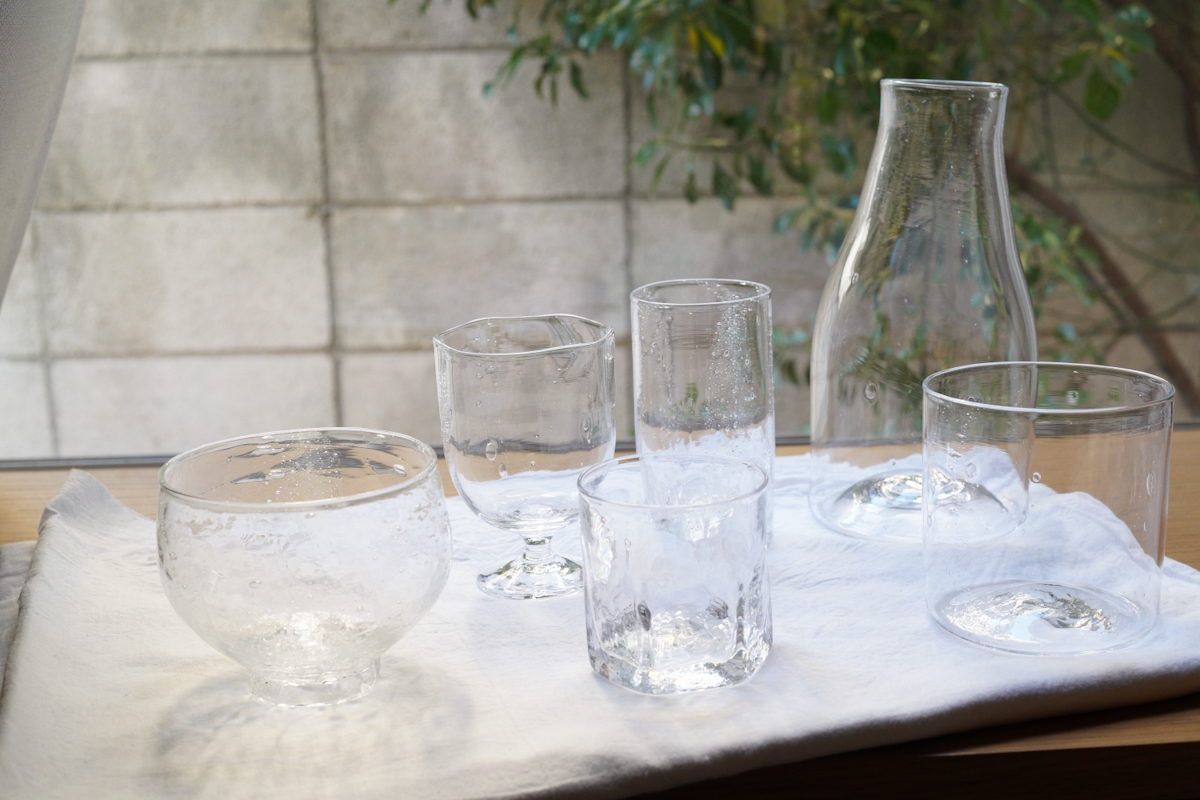 茨城県でガラス作品の制作をされている、栗原志歩さんの作品が入荷しています。