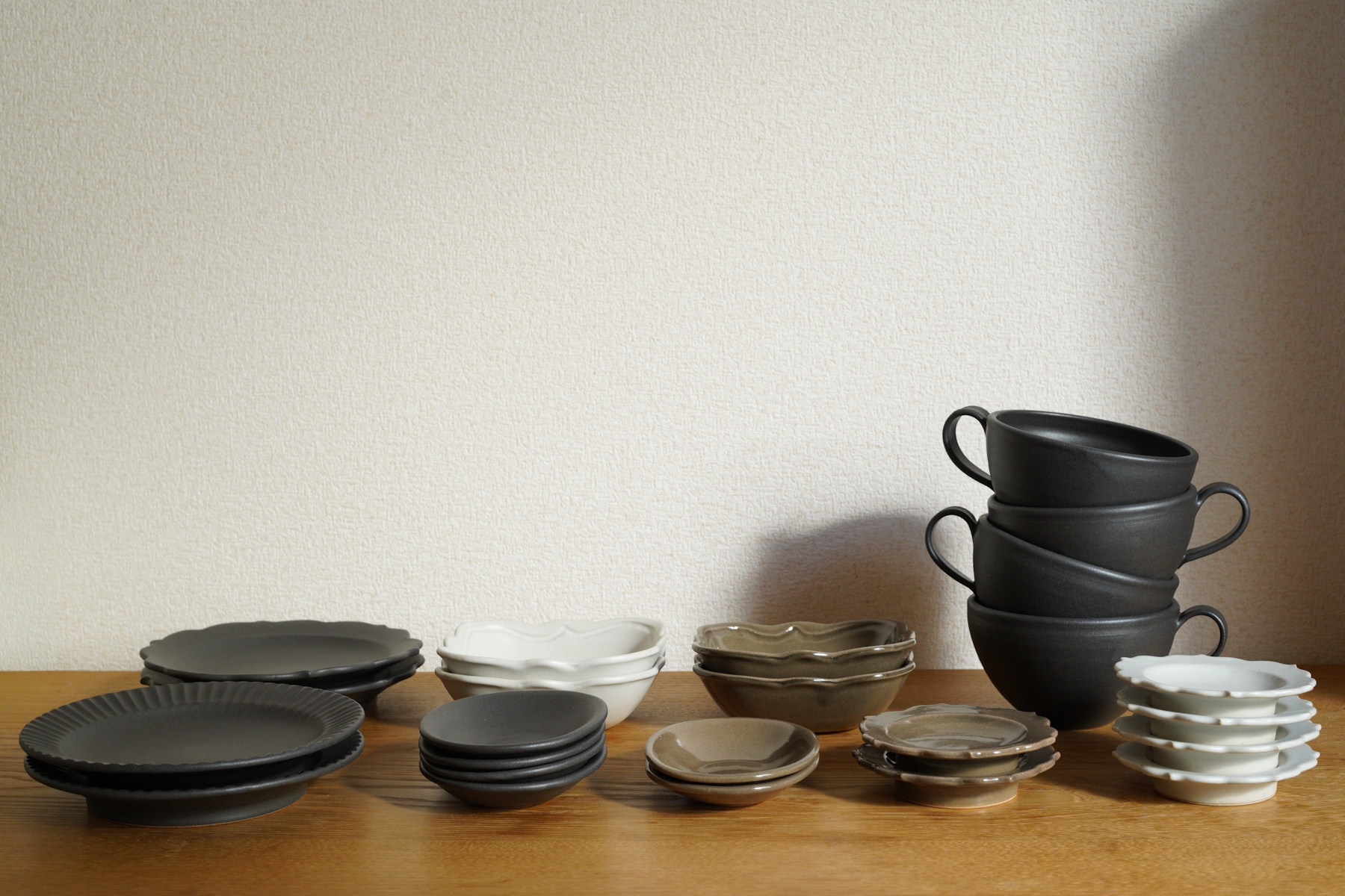 岩手県で制作をされている、陶房マルヨウさんの器が入荷しています。