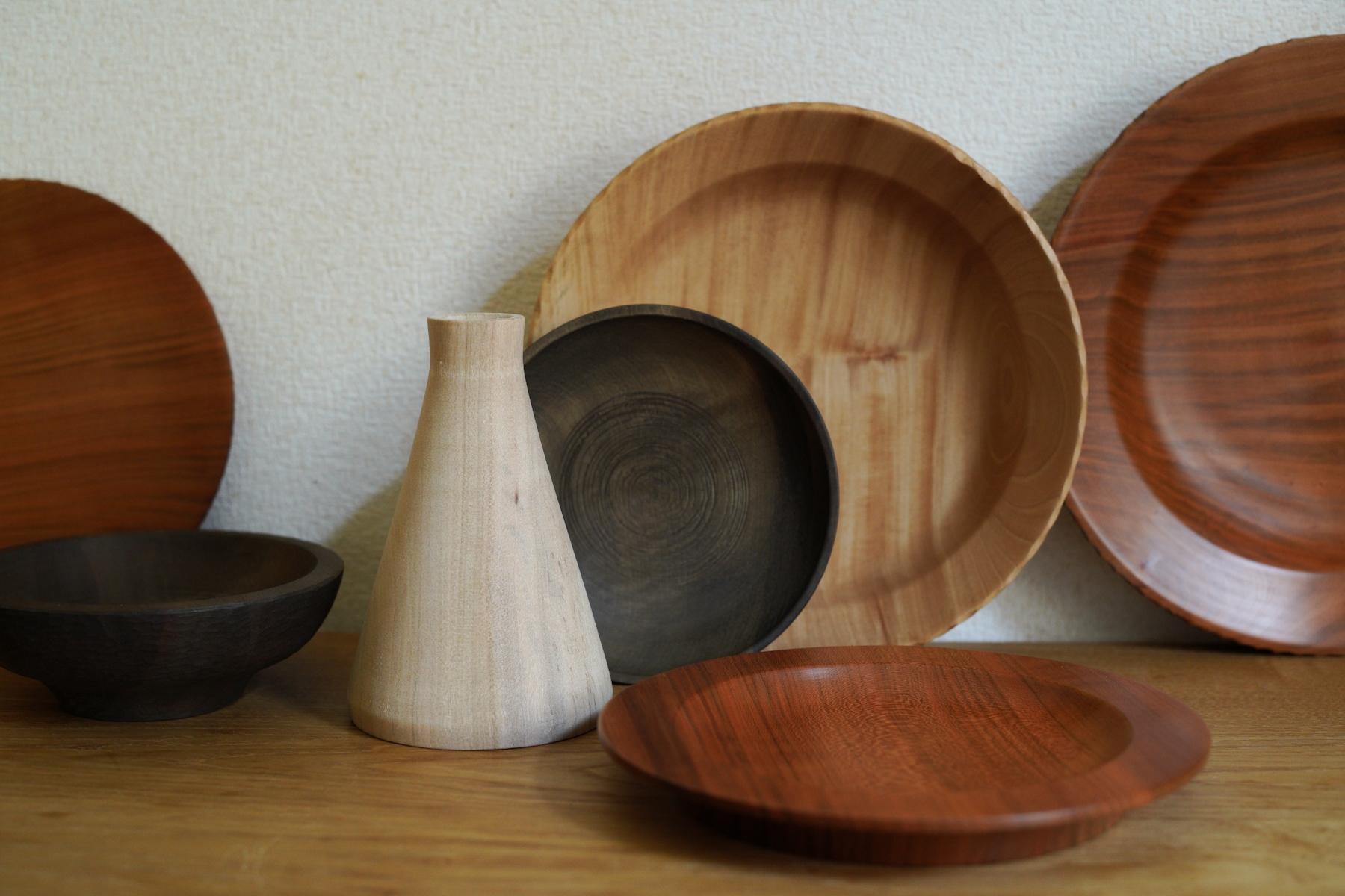 大阪府で制作をされている、松本剛一さん（工楽 くらく）の木工作品が入荷しています。