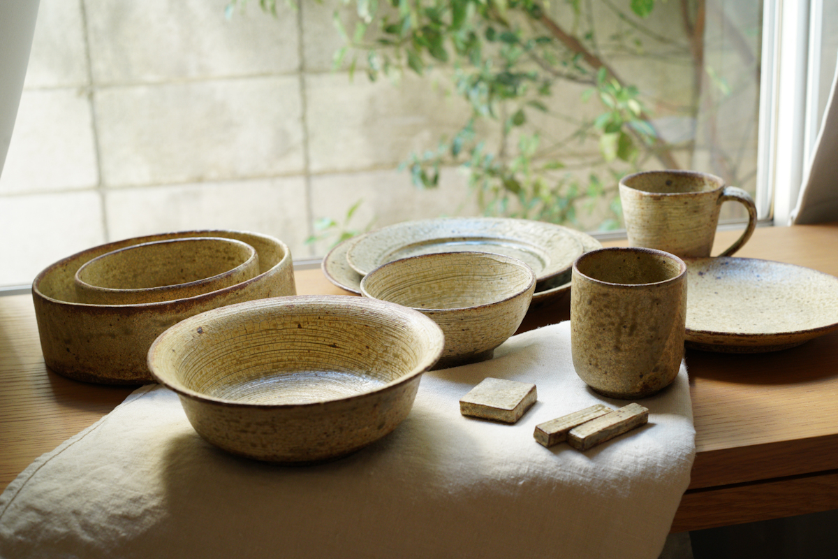 北海道で作陶されている、馬渡新平さんの作品が入荷しています。