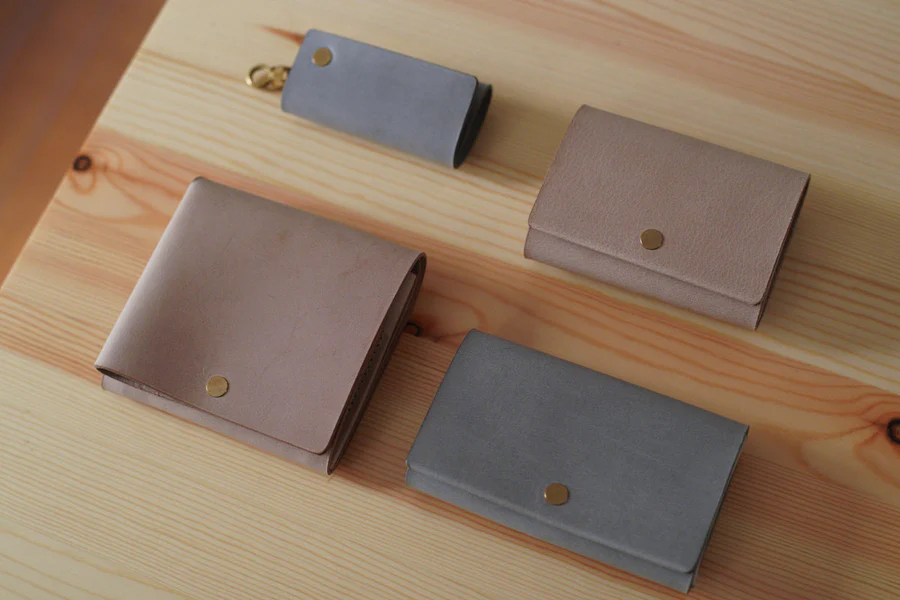 埼玉県で革小物を制作されている、竹村祐さん（die Tasche）の作品が新入荷しました。