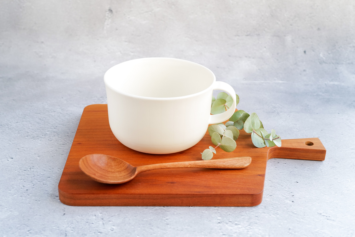 東京都で制作をされている、若杉麻衣子さん（Studio Bwanji）の作品が入荷しています。