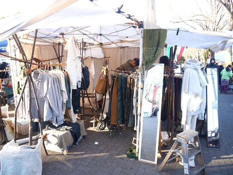 陶器や衣類のお店