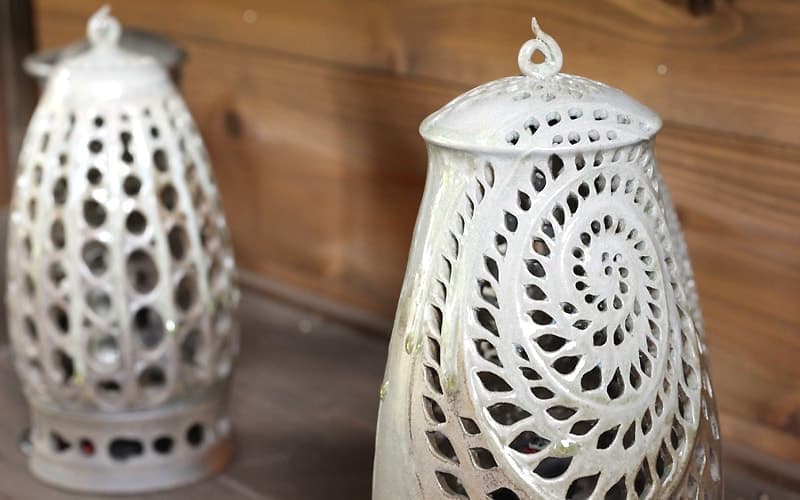 細かな手仕事の陶の灯り