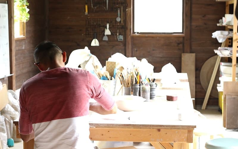 作業している後ろ姿