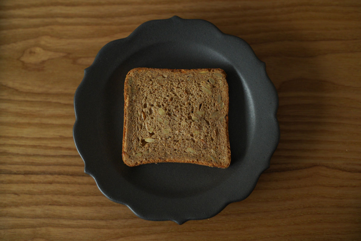 陶房マルヨウさんの稜花小皿 黒