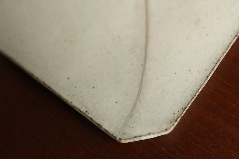 金継ぎされた寺田昭洋さんの隅切プレート