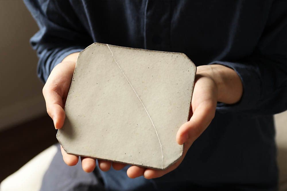 金継ぎされた寺田昭洋さんの隅切プレート